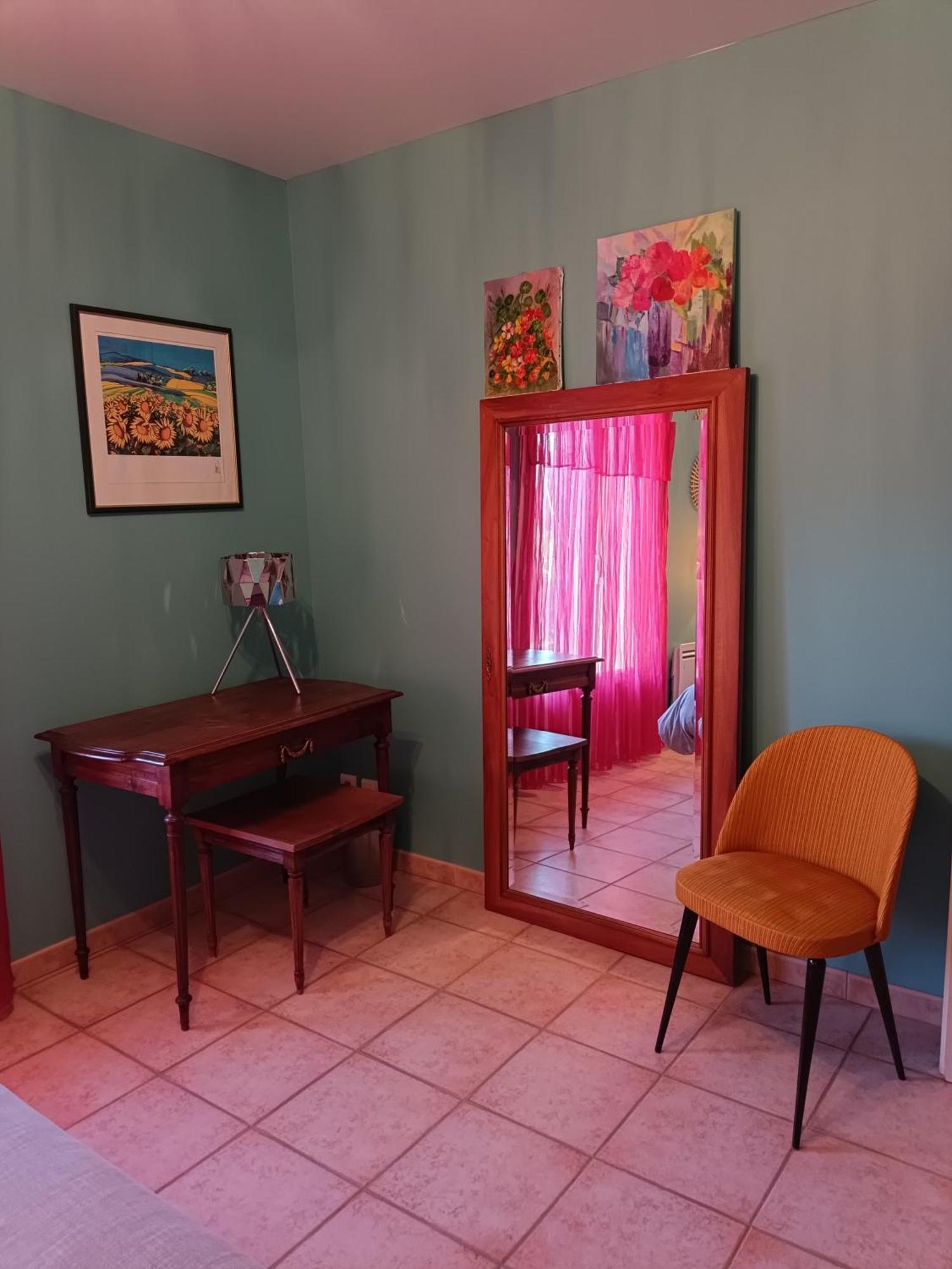 Chambres Tricastine Et Venise Saint-Paul-Trois-Chateaux Luaran gambar